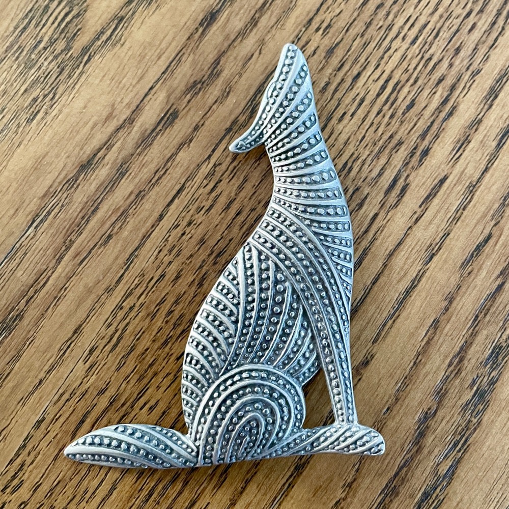Vintage Howling Wolf Brooch Silver Tone Southwest Tribal Dotwork Pin 3.25"